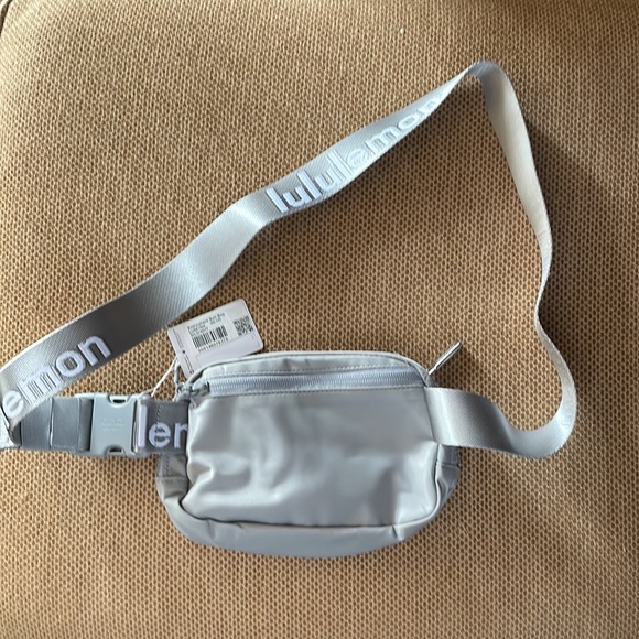 Lululemon Everywhere Belt Bag 1L - Picture 6 of 11